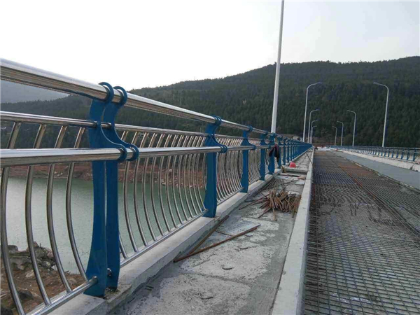 山东不锈钢桥梁护栏的特点及其在桥梁安全中的重要作用